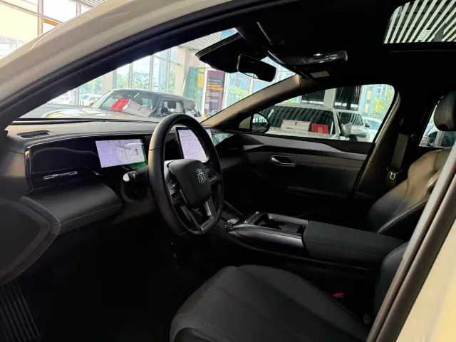 BYD Qin L — Фото автомобиля 8