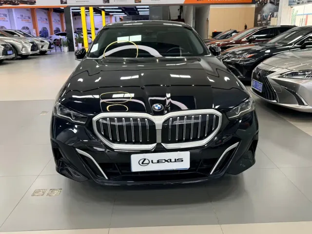 BMW 5 Series — Фото автомобиля 2