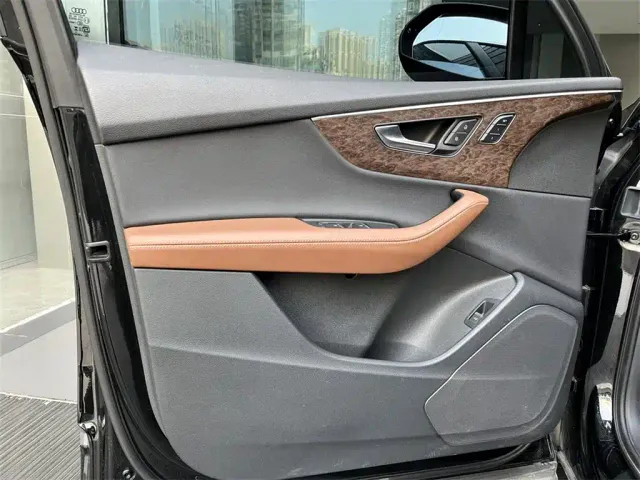 Audi Q7 — Фото автомобиля 12