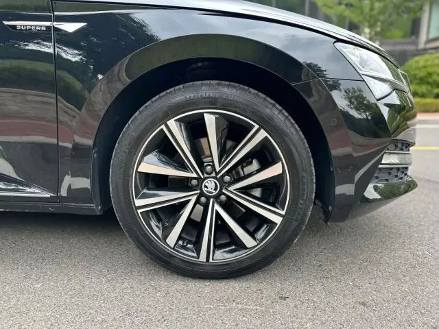 Škoda Superb 2023 Facelift TSI280 DSG Premium Edition — Фото автомобиля 17