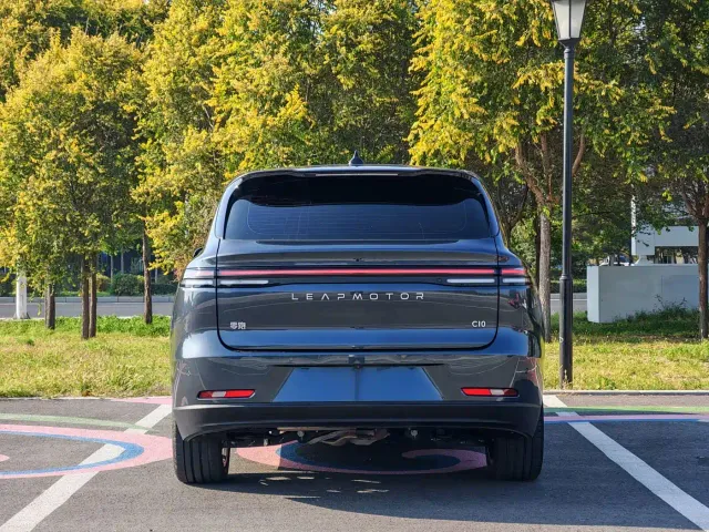 Leapmotor C10 — Фото автомобиля 5