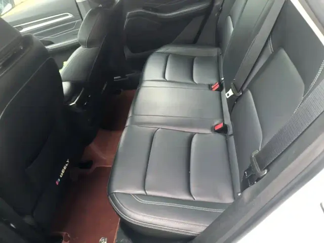 Geely Emgrand — Фото автомобиля 16