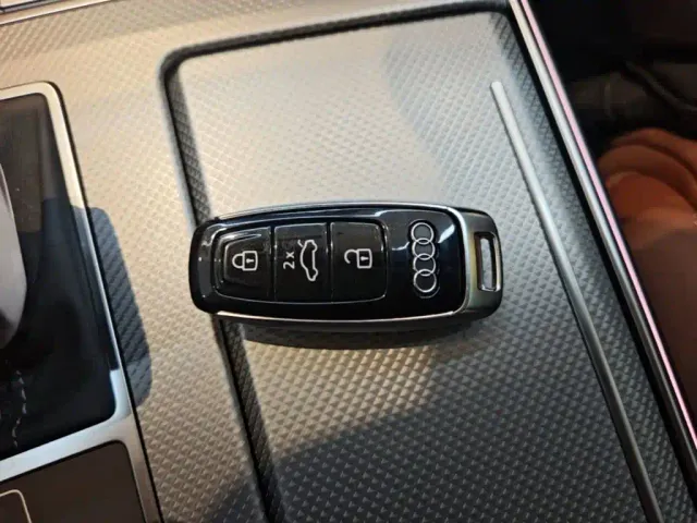 Audi A7L — Фото автомобиля 8