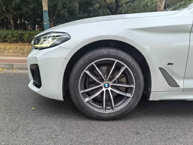 BMW 5 Series — Фото автомобиля 9