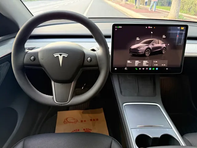 Tesla Model Y — Фото автомобиля 14