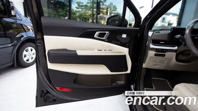 Kia Carnival Generation 4 — Фото автомобиля 5