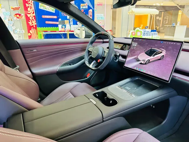 Xiaomi SU7 — Фото автомобиля 14
