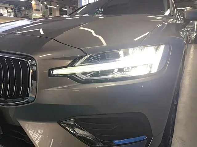 Volvo S60 — Фото автомобиля 23