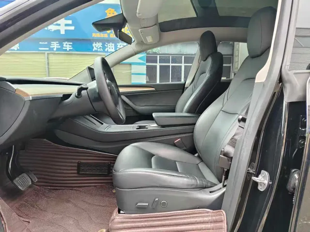 Tesla Model Y — Фото автомобиля 4