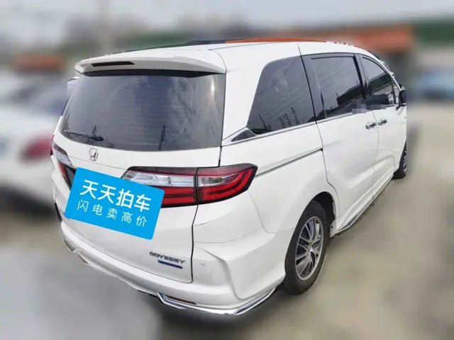 Honda Odyssey — Фото автомобиля 2