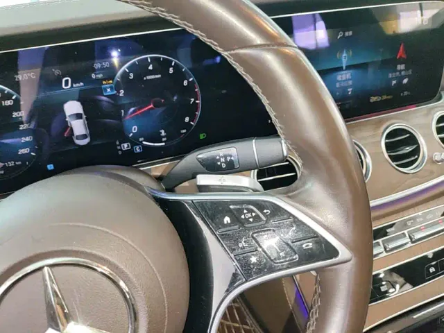 Mercedes-Benz E-Class — Фото автомобиля 13