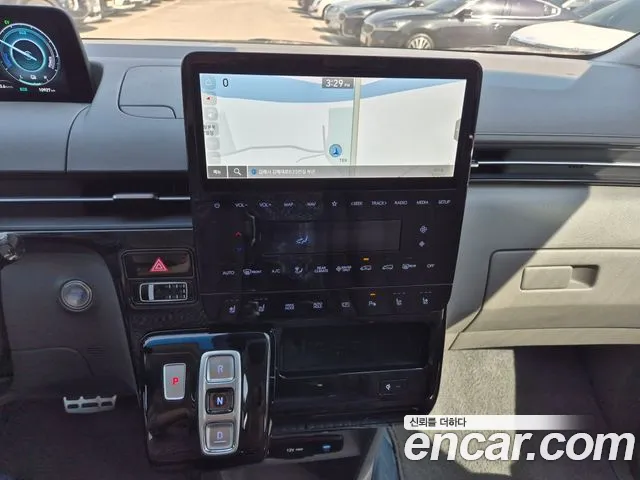 Hyundai Staria Staria — Фото автомобиля 3