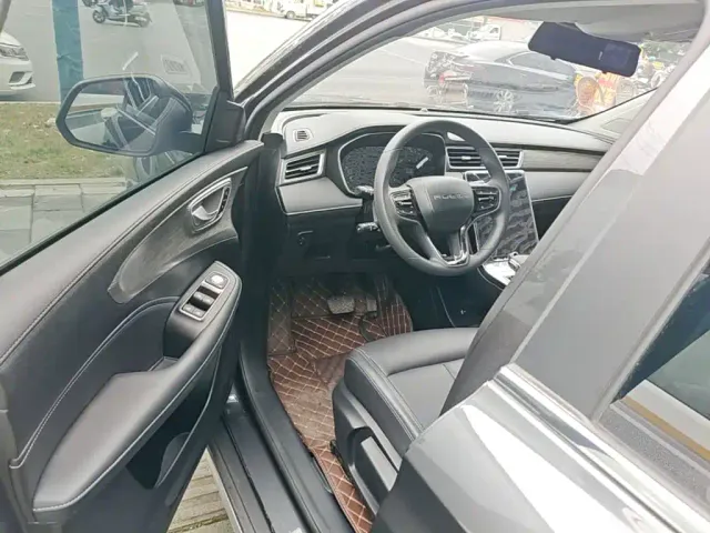 Roewe RX5 — Фото автомобиля 11