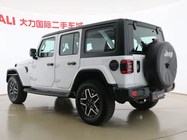 Jeep Wrangler — Фото автомобиля 14