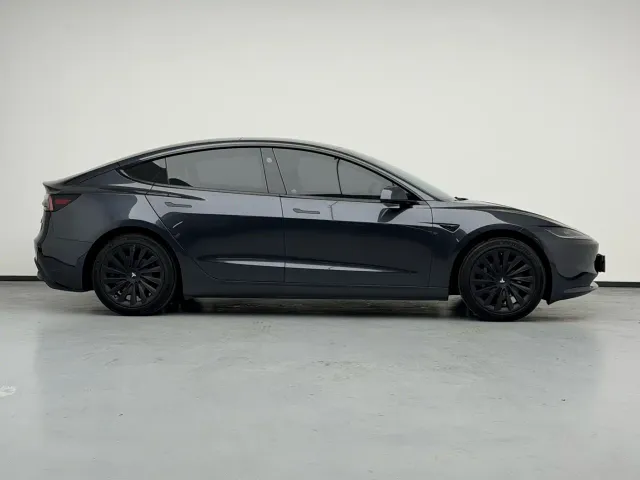 Tesla Model 3 — Фото автомобиля 18