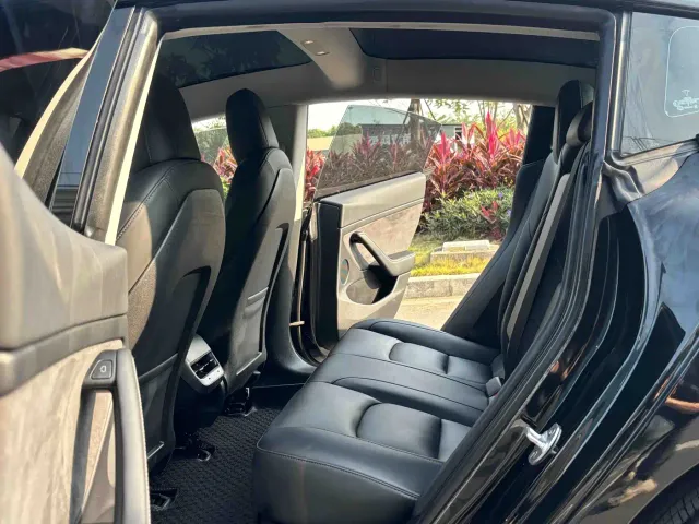 Tesla Model 3 — Фото автомобиля 20