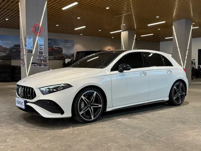 Фотография автомобиля — Mercedes-Benz A-Class AMG