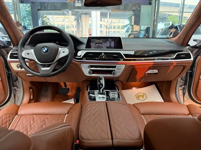 BMW 7 Series — Фото автомобиля 13