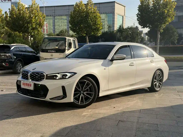 Фотография автомобиля — BMW 3 Series