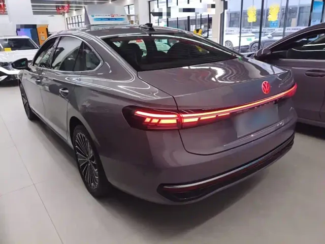 Volkswagen Passat — Фото автомобиля 4