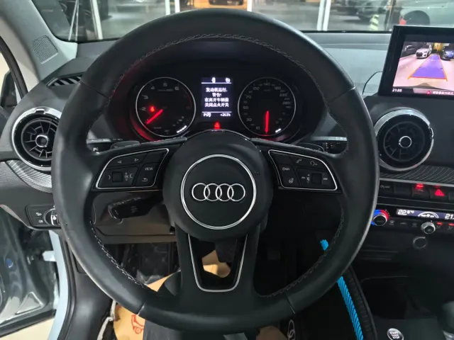 Audi Q2L — Фото автомобиля 12