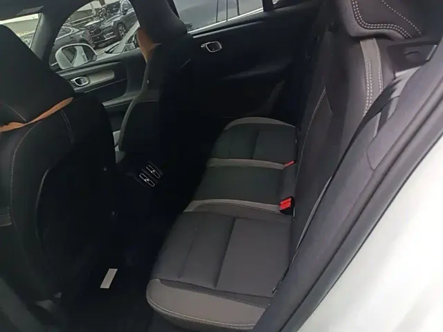 Volvo XC40 — Фото автомобиля 16
