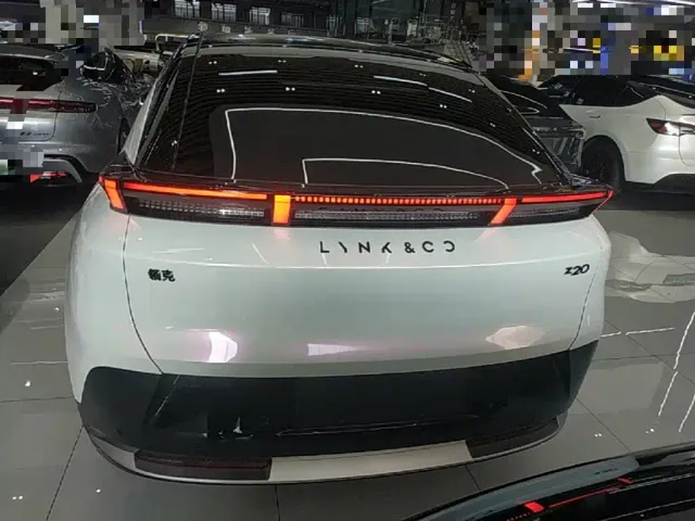 Lynk & Co Z20 — Фото автомобиля 5