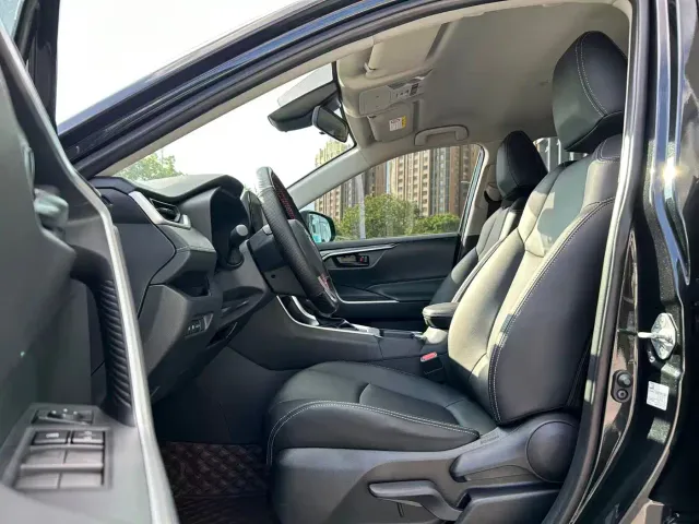 Toyota RAV4 — Фото автомобиля 6