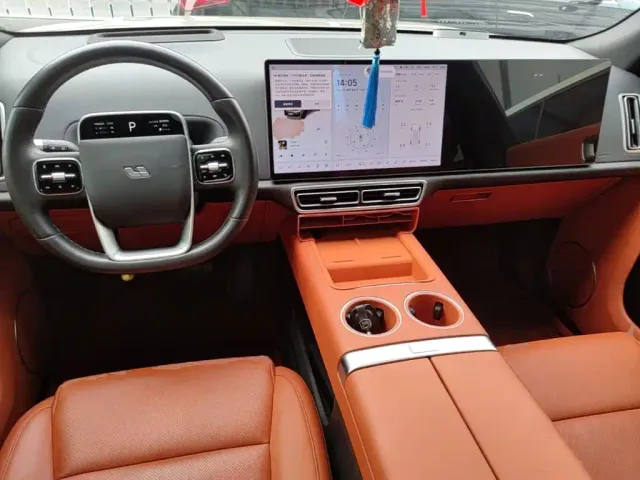 Li Auto L8 — Фото автомобиля 9