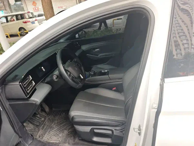 BYD Qin L 2025 DM-i Smart Drive Edition 80KM Leading — Фото автомобиля 16