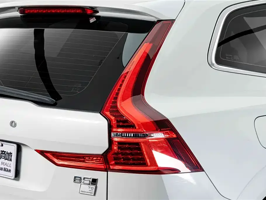 Volvo Volvo XC60 2022 B5 AWD R-Design — Фото автомобиля 8