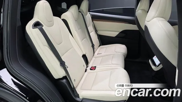 Tesla Model X — Фото автомобиля 11
