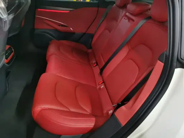 Xiaomi SU7 — Фото автомобиля 16