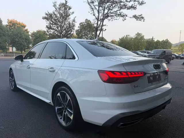 Audi A4L — Фото автомобиля 16
