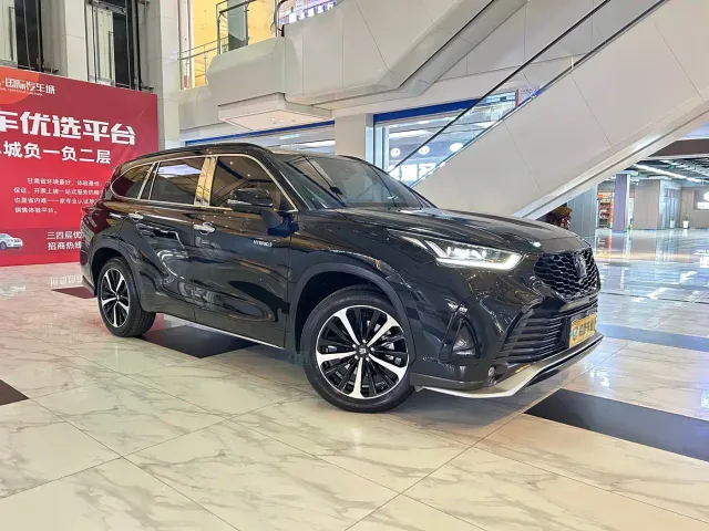 Фотография автомобиля — Toyota Crown Kluger