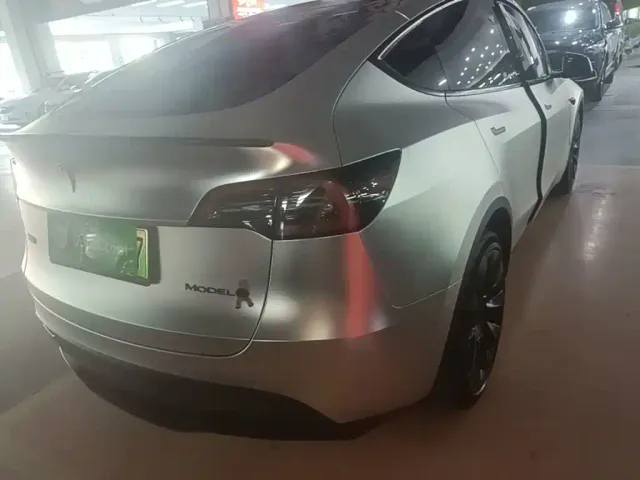 Tesla Model Y — Фото автомобиля 6