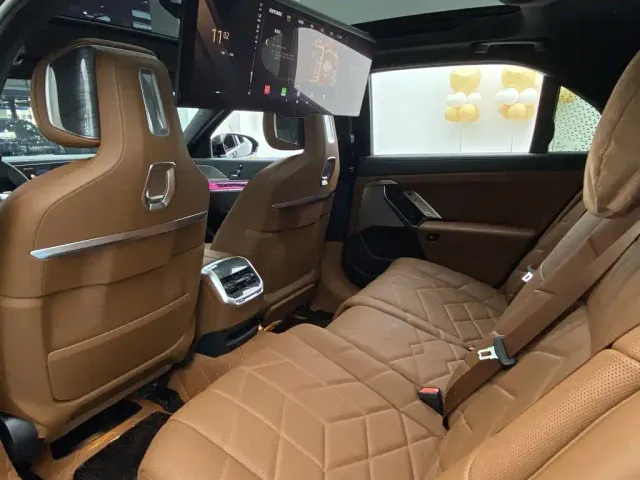BMW 7 Series — Фото автомобиля 25