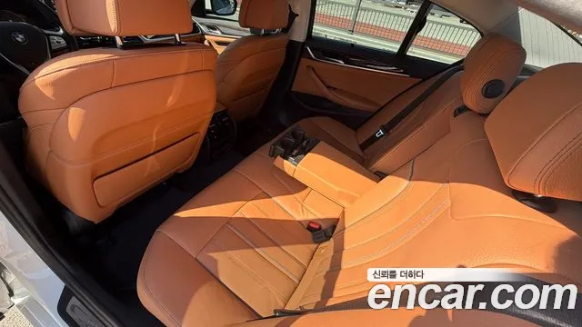 BMW 5 Series G30 — Фото автомобиля 13