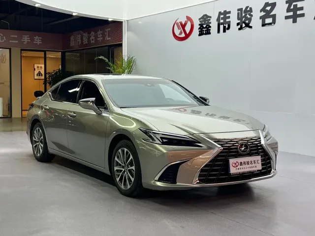 Lexus ES — Фото автомобиля 4