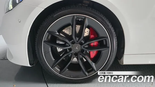 Mercedes-Benz E-Class — Фото автомобиля 3