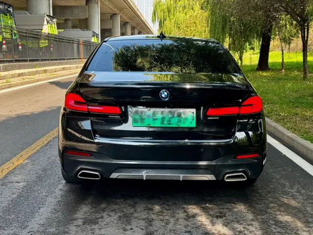 BMW 5 Series — Фото автомобиля 9
