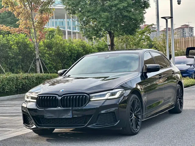 Фотография автомобиля — BMW 5 Series