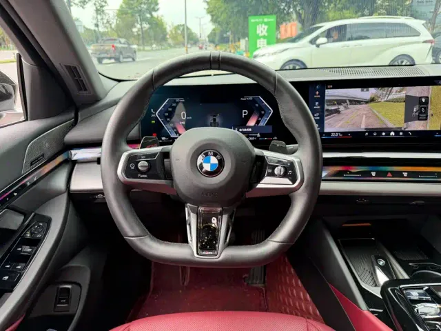 BMW 5 Series — Фото автомобиля 14