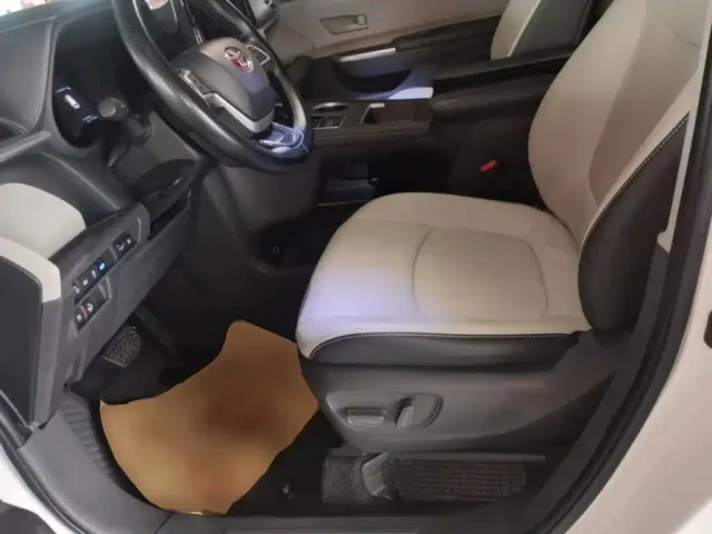 Toyota Sienna — Фото автомобиля 14