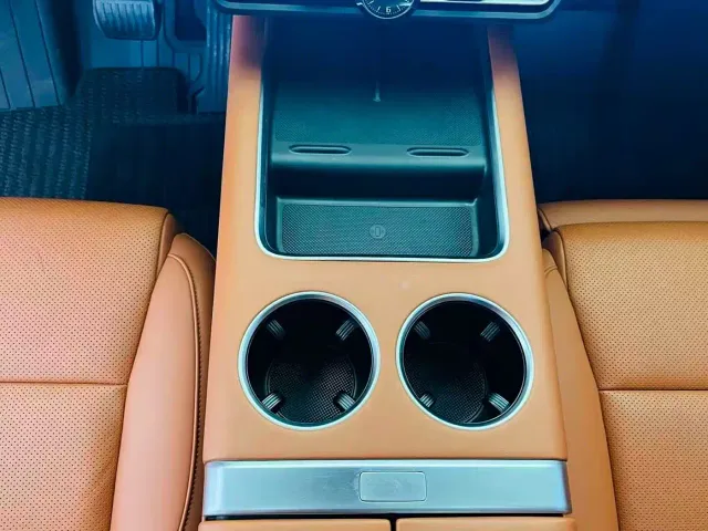 Li Auto L8 — Фото автомобиля 11