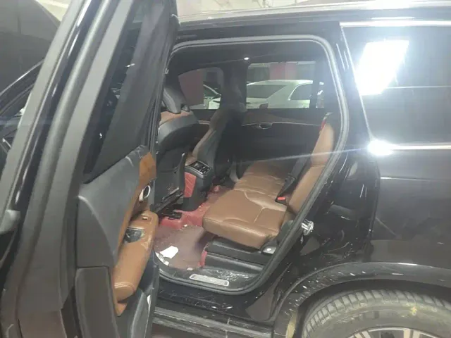 Volvo XC90 — Фото автомобиля 20