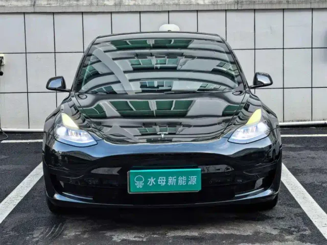 Tesla Model 3 — Фото автомобиля 2