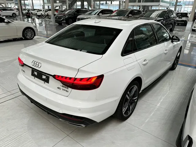 Audi A4L — Фото автомобиля 14