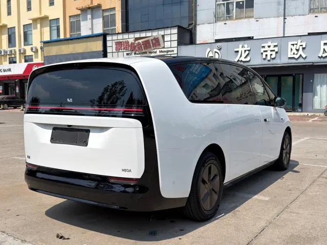 Li Auto MEGA — Фото автомобиля 18
