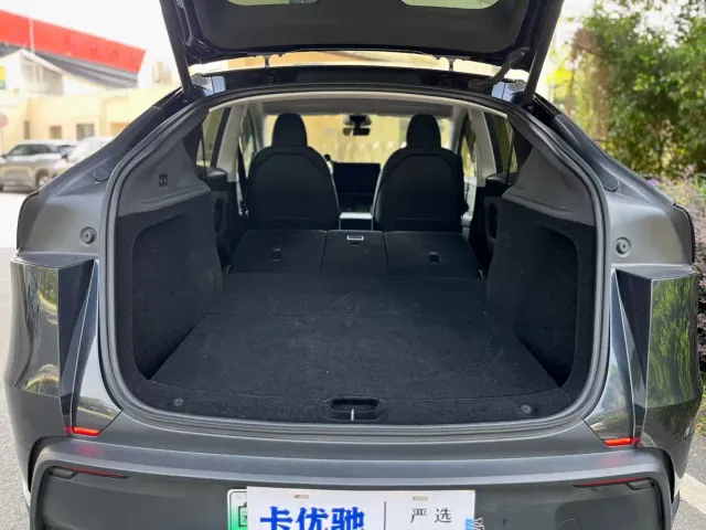 Tesla Model Y — Фото автомобиля 26
